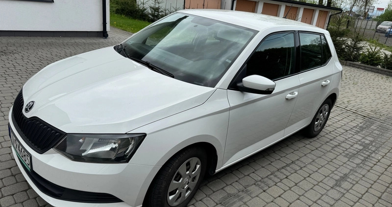 Skoda Fabia cena 25900 przebieg: 186000, rok produkcji 2016 z Ćmielów małe 67